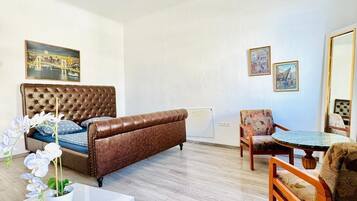 Basic Apartment | Living area