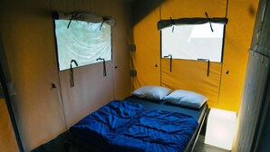 A single bed with a blue mattress and white pillows in a room with yellow walls and a window with a curtain. - Getaway for 5 With Private Terrace (Janův Důl)