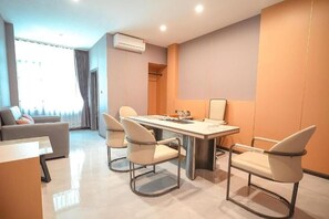 Dining - VELIN Pattaya Hotel-Family 2 (Nong Prue Subdistrict)