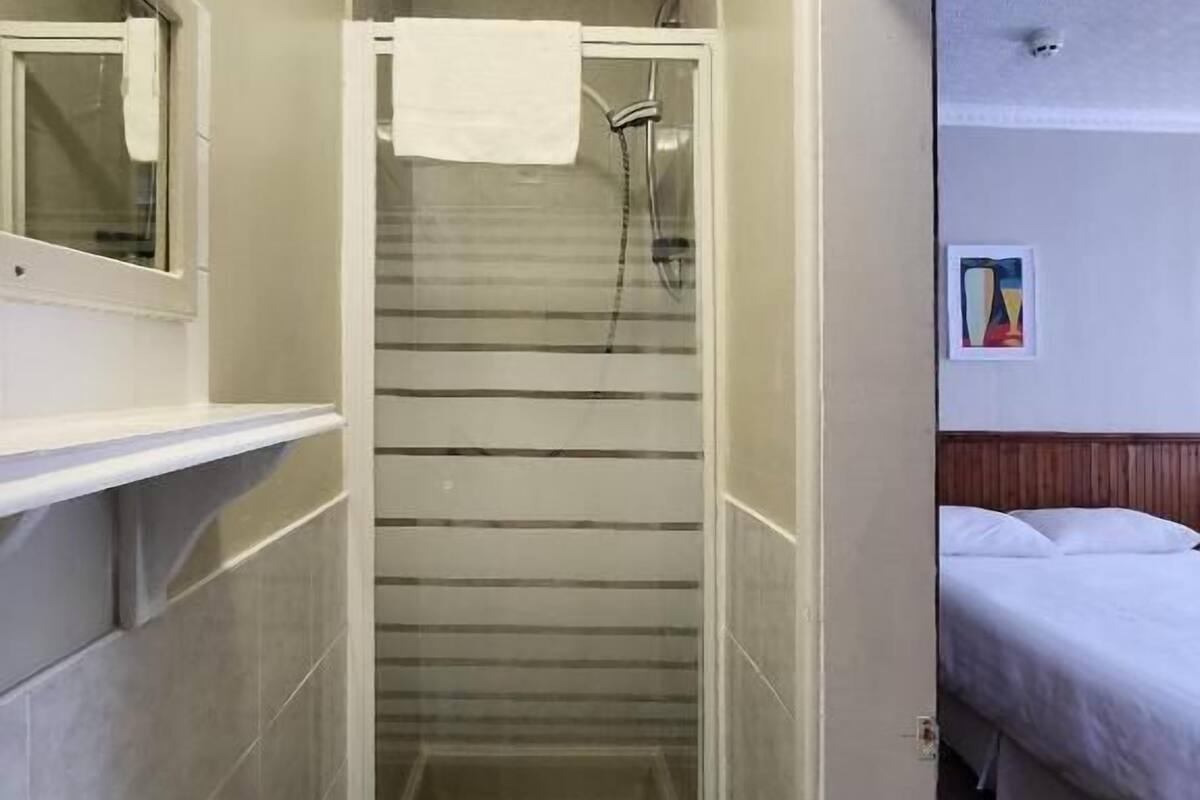 Family Room | Bathroom