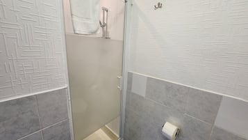 Triple Room | Bathroom
