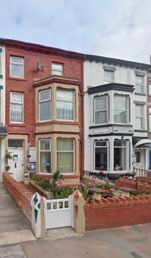 Exterior - The Everglades (Blackpool)