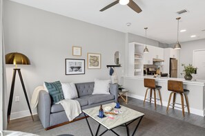 Living area - ADA Near Vanderbilt + Music Row + Downtown Nashville | Hillsboro Village (Nashville)