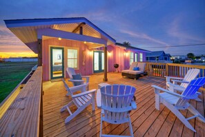 Terrace/patio - Two Homes | Dual Pools + Poolside Bars + Golf Cart | 5 min to the Beach (Port Aransas)