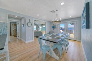 Dining - Two Homes | Dual Pools + Poolside Bars + Golf Cart | 5 min to the Beach (Port Aransas)