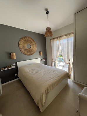 Room - Contemporary Villa with Unobstructed View & Pool (Éguilles)