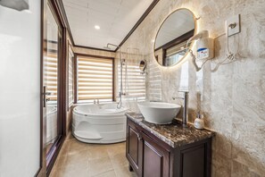 Deluxe Double or Twin Room, Balcony, Ocean View | Bathroom - Aqua Legend Cruise (Ha Long)