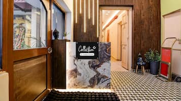 House | Meja sambut tetamu