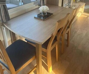 Dining - Lyons Winkups and Primrose - Holiday Accommodation 17254 (Abergele)