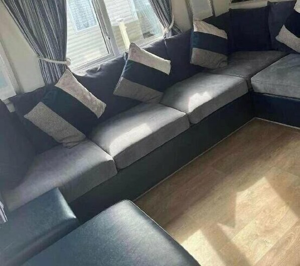 Interior - Lyons Winkups and Primrose - Holiday Accommodation 17254 (Abergele)