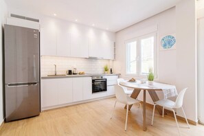 Private kitchen - Lighthouse Plaster - Chic Apartment (Athina)
