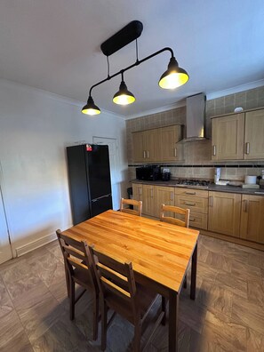 Dining - Spacious 3-Bed Home at the heart of Sheffield S2 (South Yorkshire)