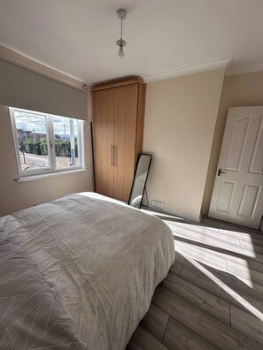 Room - Spacious 3-Bed Home at the heart of Sheffield S2 (South Yorkshire)