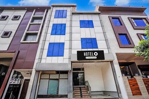 Deluxe Super Hotel O Shilpgram