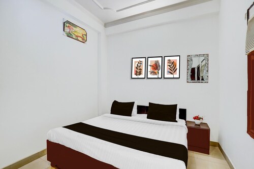 Deluxe Super Hotel O Shilpgram