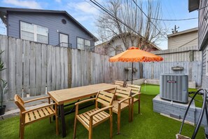 Outdoor dining - Nebula Ranch · Fire Pit · King Bed · Mural Yard · Houston Heights (Houston)
