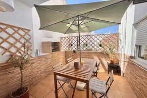 Outdoor dining - Cosy 2BR Beach Condo with Private Patio Steps from the Beach (Burgau)