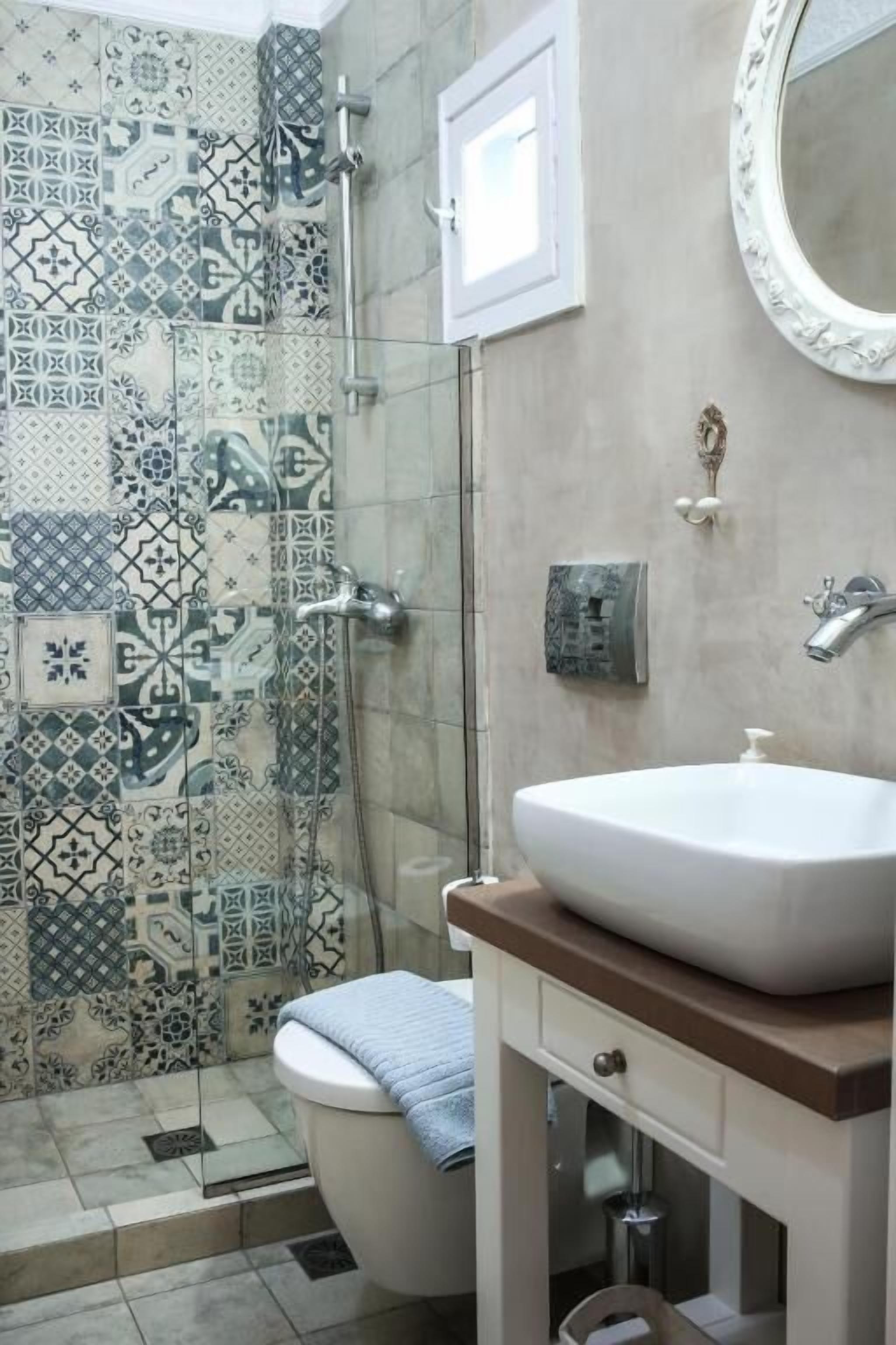Classic Triple Room, Balcony, Garden View | Bathroom
