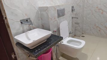 Classic Double Room | Bathroom