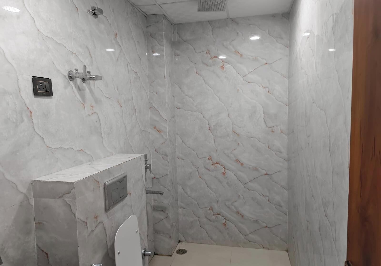 Classic Double Room | Bathroom | Free toiletries, slippers, towels, soap