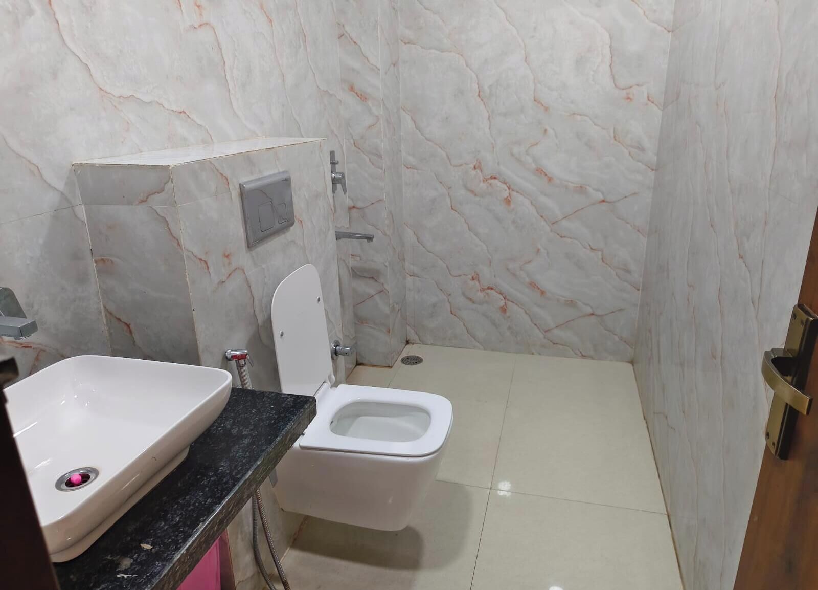 Classic Double Room | Bathroom | Free toiletries, slippers, towels, soap