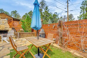 Outdoor dining - < 1 Mi to Grindstone Lake! All-Season Family Haven (Ruidoso)