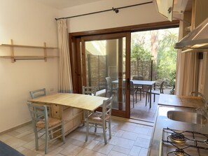 Apartment | Dining - Residence Abbaechelu Santa Margherita (Pula)
