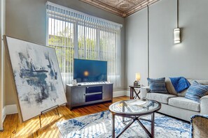 Living area - Stylish Downtown Loft: Rooftop Patio + 2 King Beds (Fayetteville)