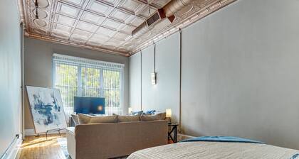 Stylish Downtown Loft: Rooftop Patio + 2 King Beds
