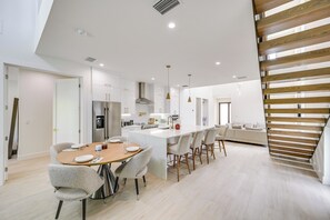 Dining - 3 Mi to Naples Beach: Chic Group Getaway w/ Pools! (Naples)