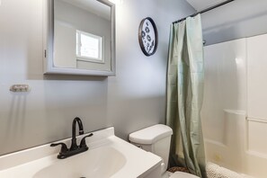 Bathroom - < 1 Mi to Boat Launch! Schroon Lake Basecamp (Schroon Lake)