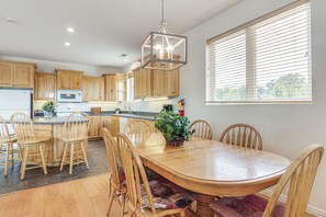 Dining - Viewing Deck! Scenic Tropic Sanctuary w/ Hot Tub (Tropic)