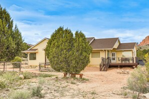 Exterior - Viewing Deck! Scenic Tropic Sanctuary w/ Hot Tub (Tropic)