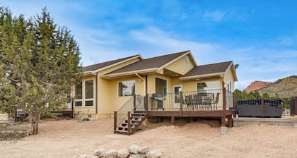 Viewing Deck! Scenic Tropic Sanctuary w/ Hot Tub
