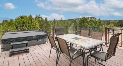 Viewing Deck! Scenic Tropic Sanctuary w/ Hot Tub