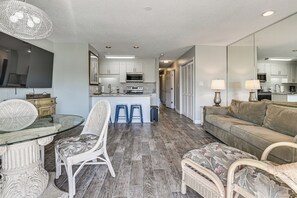 Living area - Water-View Patio! Condo 2 Mi to Surfside Beach (Myrtle Beach)