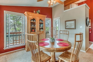 Dining - 1 Mi to Alto Lake! All-Season Base w/ Mtn Views (Alto)