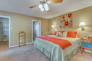 Room - 1 Mi to Alto Lake! All-Season Base w/ Mtn Views (Alto)