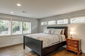 4 chambres, bureau, accès à Internet, literie fournie