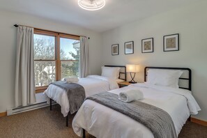 3 Schlafzimmer, Schreibtisch, Bügeleisen/Bügelbrett, Internetzugang