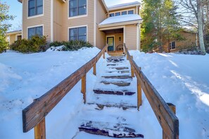 Property grounds - Near Slopes, Trails & Fun! Camelback Townhome (Tannersville)