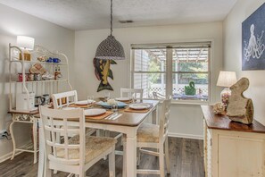 Dining - Coastal Retreat in Hampstead + Private Deck & Yard (Hampstead)