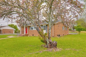 Exterior - Hiking, Blackjack & More! Charming Home in Grover (Grover)