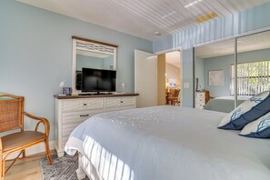 2 bedrooms, iron/ironing board, Internet, bed sheets - Resort-Style Condo 6 Mi to Bradenton Beach! (Bradenton)