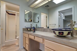 Bathroom - Hot Tub & Pool! Resort-Style Las Cruces Retreat (Las Cruces)