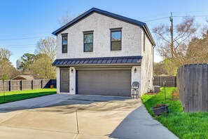 Exterior - 3 Mi to Uptown Charlotte! Apt in Historic District (Charlotte)