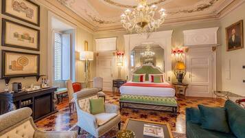 Suite « Premier », 1 très grand lit, balcon | Coin séjour