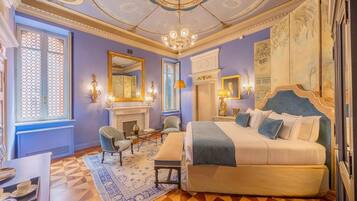 Suite Premier, 1 letto king, balcone | Cassaforte in camera, con stile personalizzato