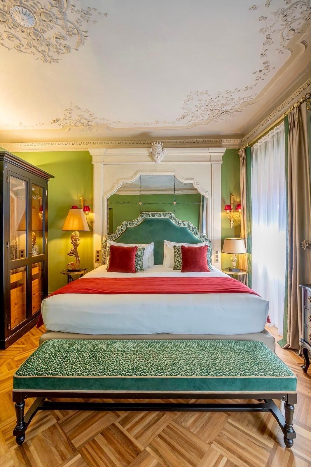 Junior Suite | In-room safe, individually decorated, individually furnished