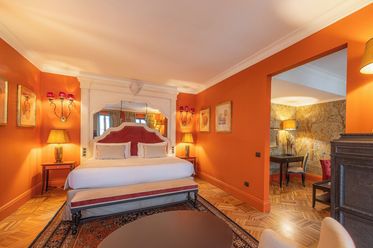Suite | In-room safe, blackout drapes, soundproofing